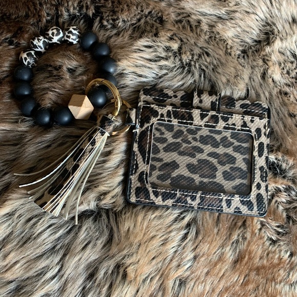 NEW Leopard Print Keychain Bracelet ID Photo Wallet Woman’s Accessories Purse - Picture 3 of 9